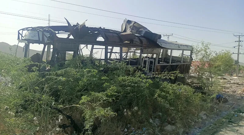خضدار میں خودکش حملے کے بعد تباہ ہونے والی آرمی پبلک اسکول کی بس